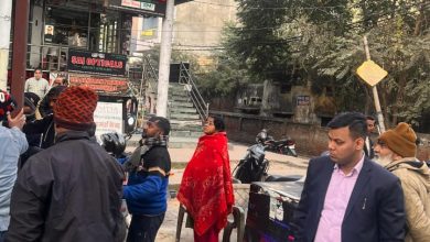 जोन-3 में अतिक्रमण पर सख्त कार्रवाई, बुजुर्ग की शिकायत पर जेसीबी से हटवाई गई अवैध गुमटी