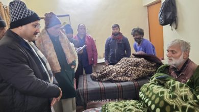 प्रभारी मंत्री ने किया रैनबसेरों व शीतकालीन व्यवस्थाओं का औचक निरीक्षण, जरूरतमंदों को बांटे कंबल