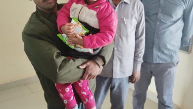सतर्कता से बची मासूम की जिंदगी: रेलवे की तत्परता से बिछड़ा बच्चा परिजनों से मिला