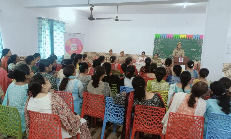 मिशन फेज-5.0 के तहत विकासनगर थाने में महिलाओं को किया गया जागरूक