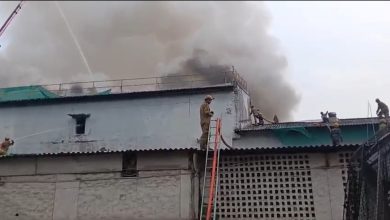 कोल्ड स्टोरेज में लगी भीषण आग, लाखों का माल स्वाहा, दस घंटे से धधक रहीं लपटें