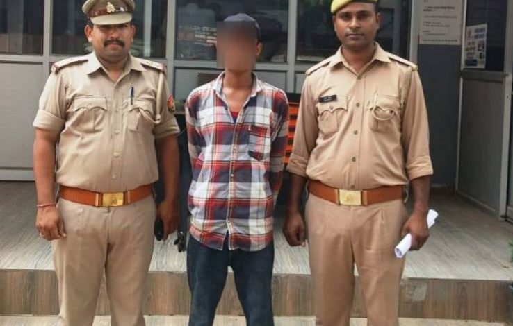 कैसरबाग पुलिस की बड़ी सफलता, मकबरे से फसाड लाइट चोरी करने वाला शातिर चोर गिरफ्तार, 5 चोरी की लाइटें बरामद कैसरबाग पुलिस की बड़ी सफलता, मकबरे से फसाड लाइट चोरी करने वाला शातिर चोर गिरफ्तार, 5 चोरी की लाइटें बरामद