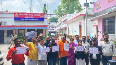 धर्मांतरण के खिलाफ सख्त कानून की मांग, हिंदू महासभा ने मुख्यमंत्री को सौंपा ज्ञापन