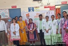 सेवा संकल्प अभियान के तहत मरीजों को फल और भोजन वितरित