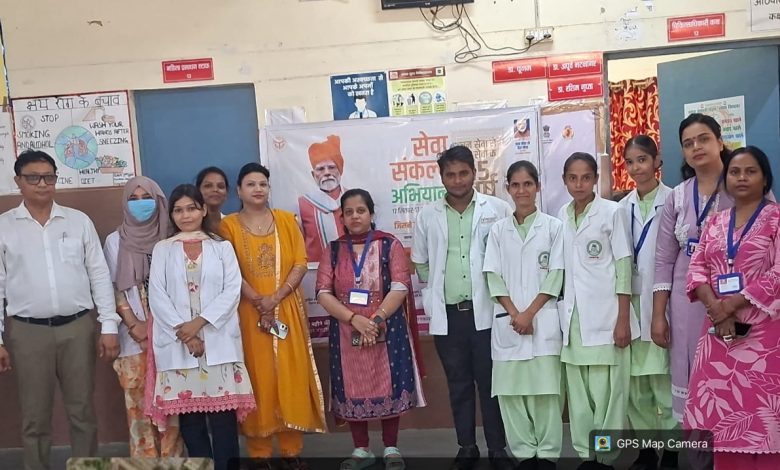 सेवा संकल्प अभियान के तहत मरीजों को फल और भोजन वितरित